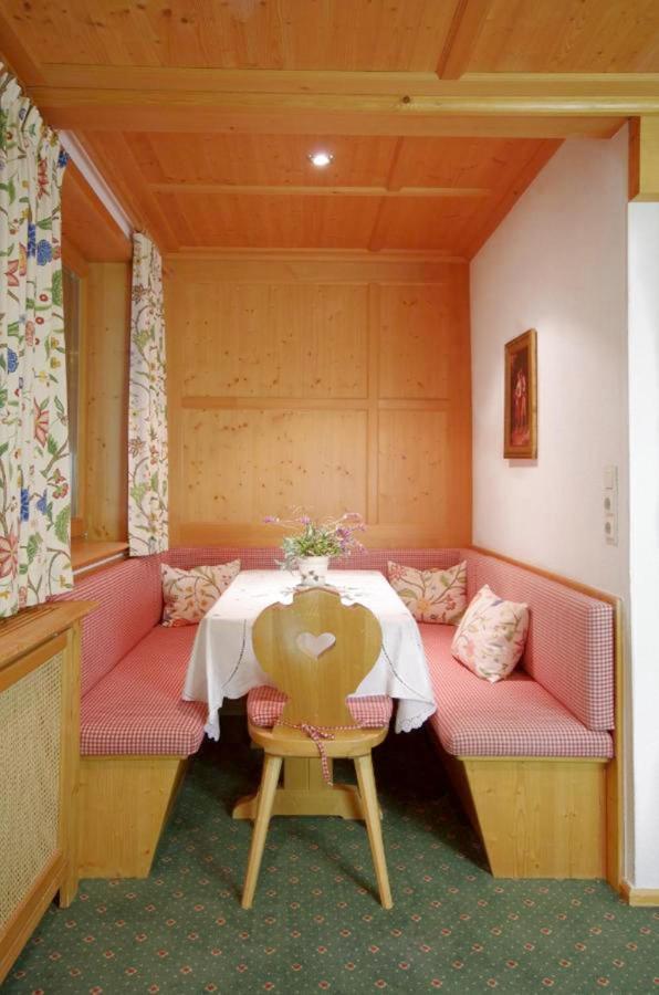 Hotel Pension Alpenrose Lech am Arlberg Bagian luar foto